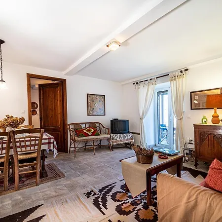 Vytinahouse * Vytina